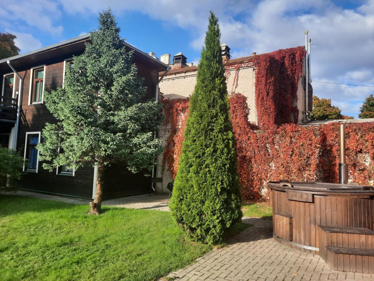 Wooden House Near City Center Riga Esterno foto